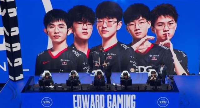 足球与球迷 足球与球迷