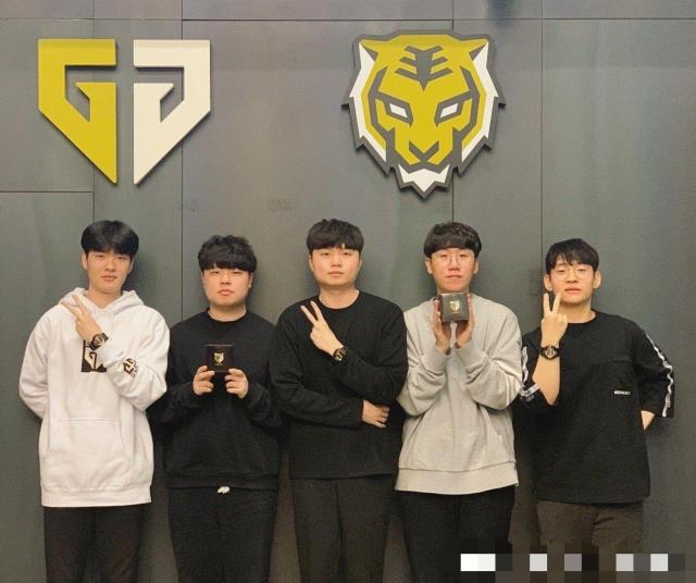 台上的热度 台上的热度