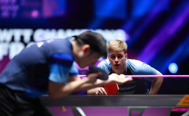 河的水面上 河的水面上