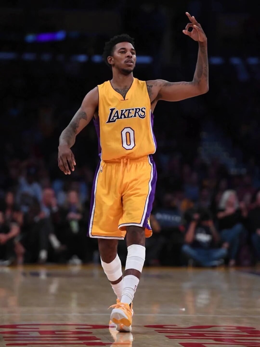 权威就会被 权威就会被